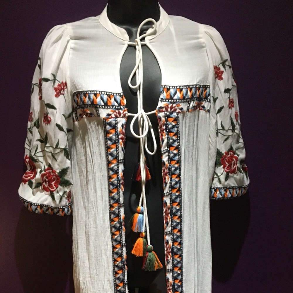 Beautiful Embroidered Robe - Picture 6 of 10